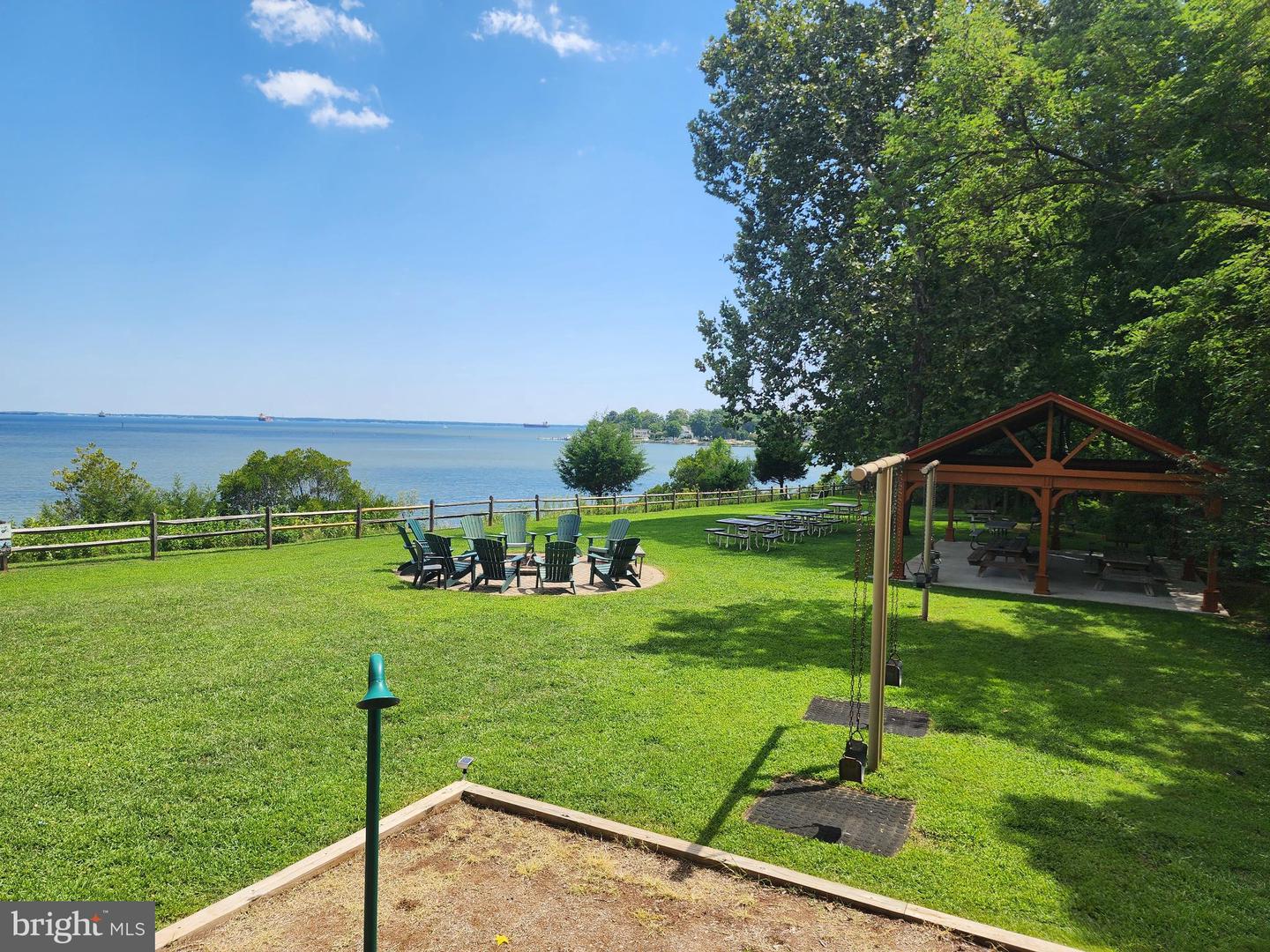 1007 Harbor Dr Property Photo 5