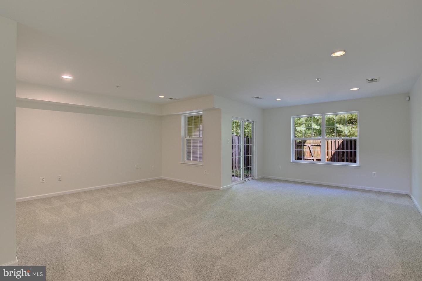 7425 Macon Dr Property Photo 32