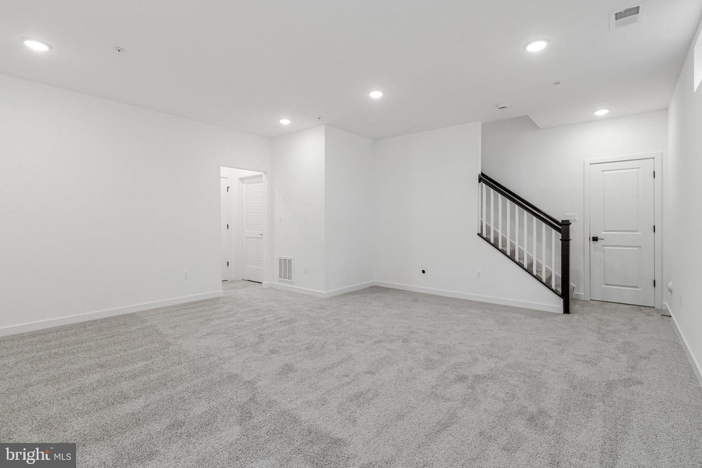 5728 Howard Dr Property Photo 23