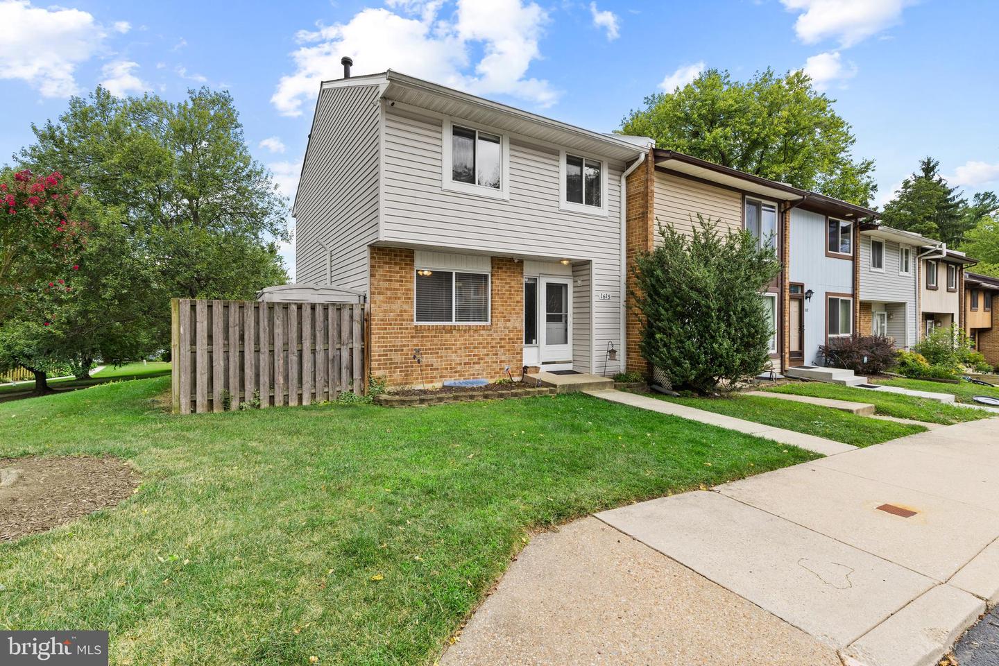 1615 New Windsor Ct Property Photo 1