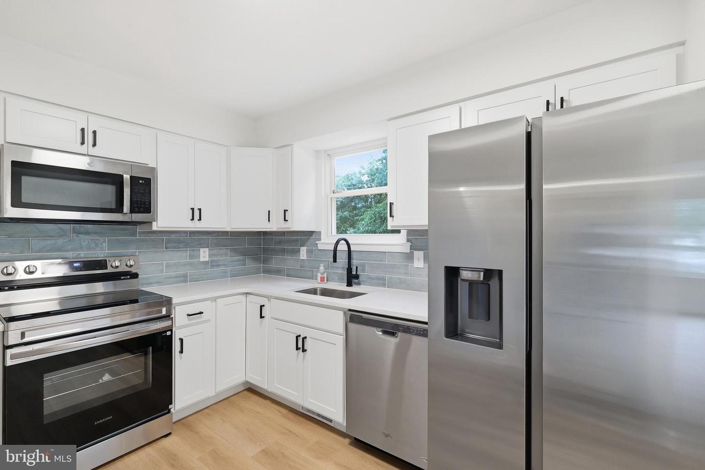 282 GREENLEAF CIR