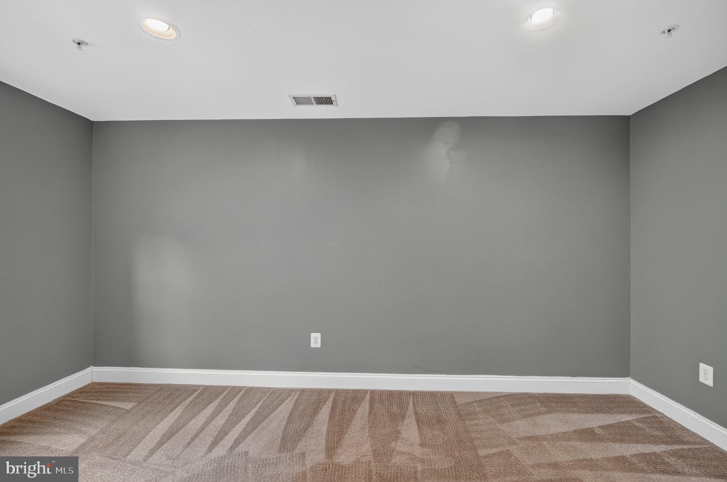 1506 Pin Oak Ct Property Photo 4