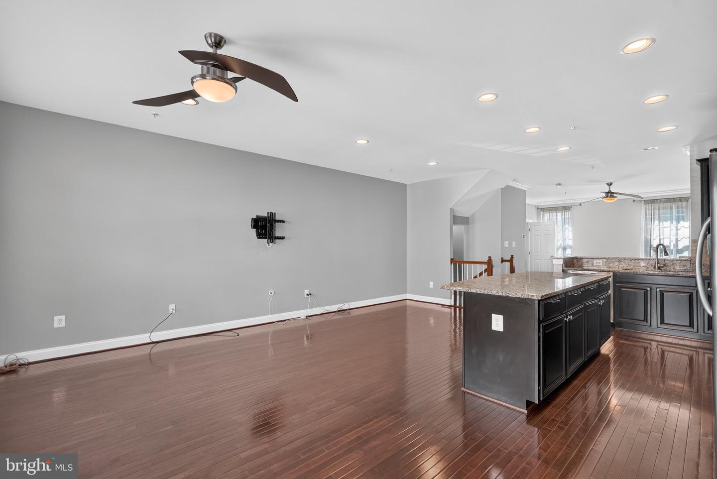 1506 Pin Oak Ct Property Photo 8