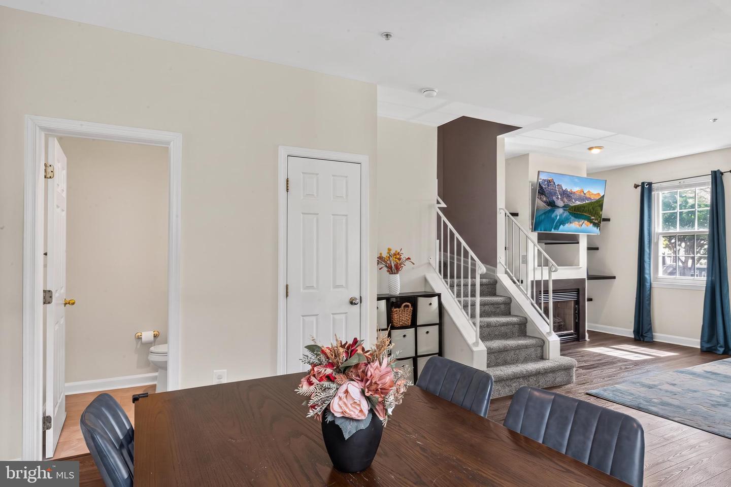 2704 Oak Leaf Ct #e Property Photo 8