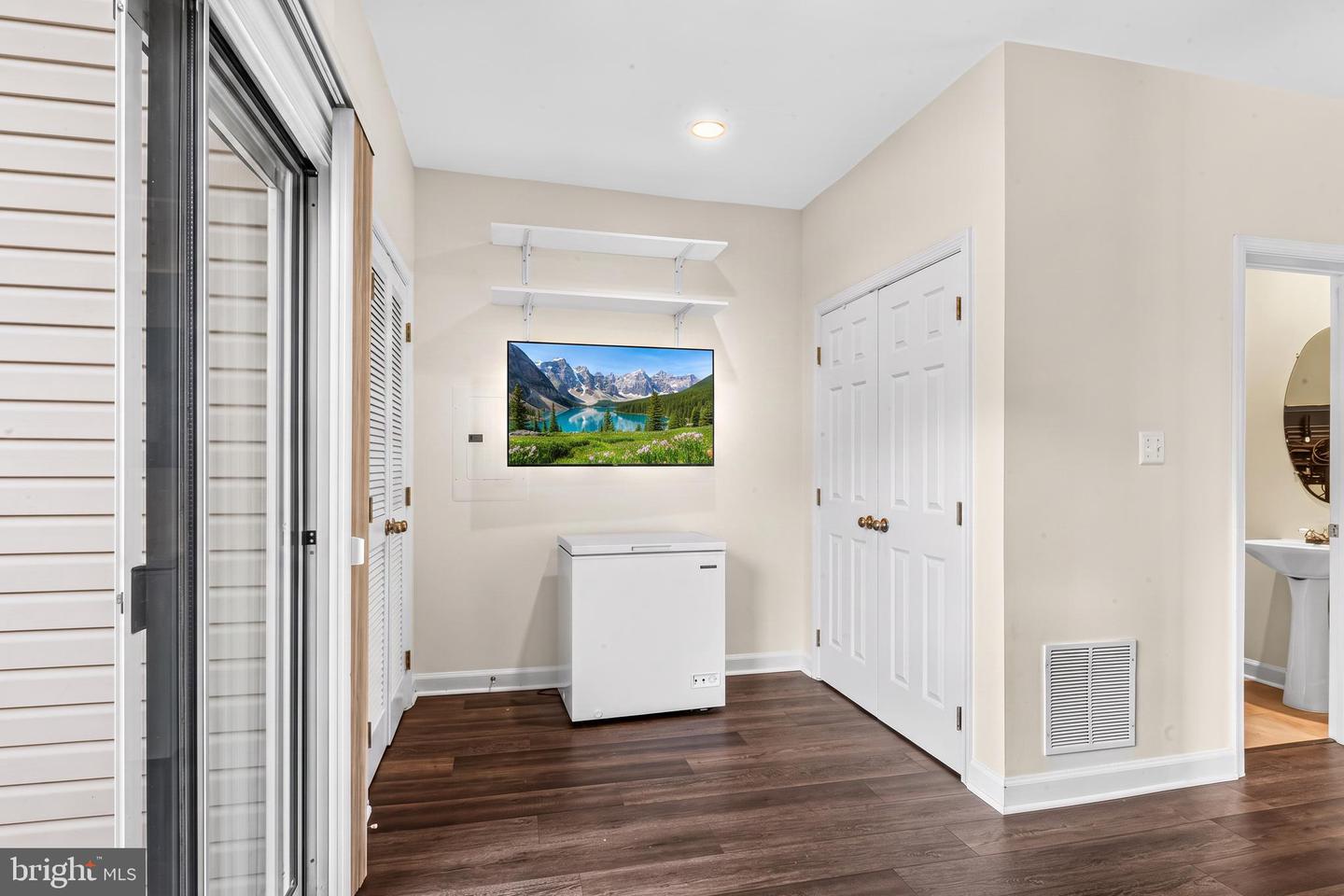 2704 Oak Leaf Ct #e Property Photo 18