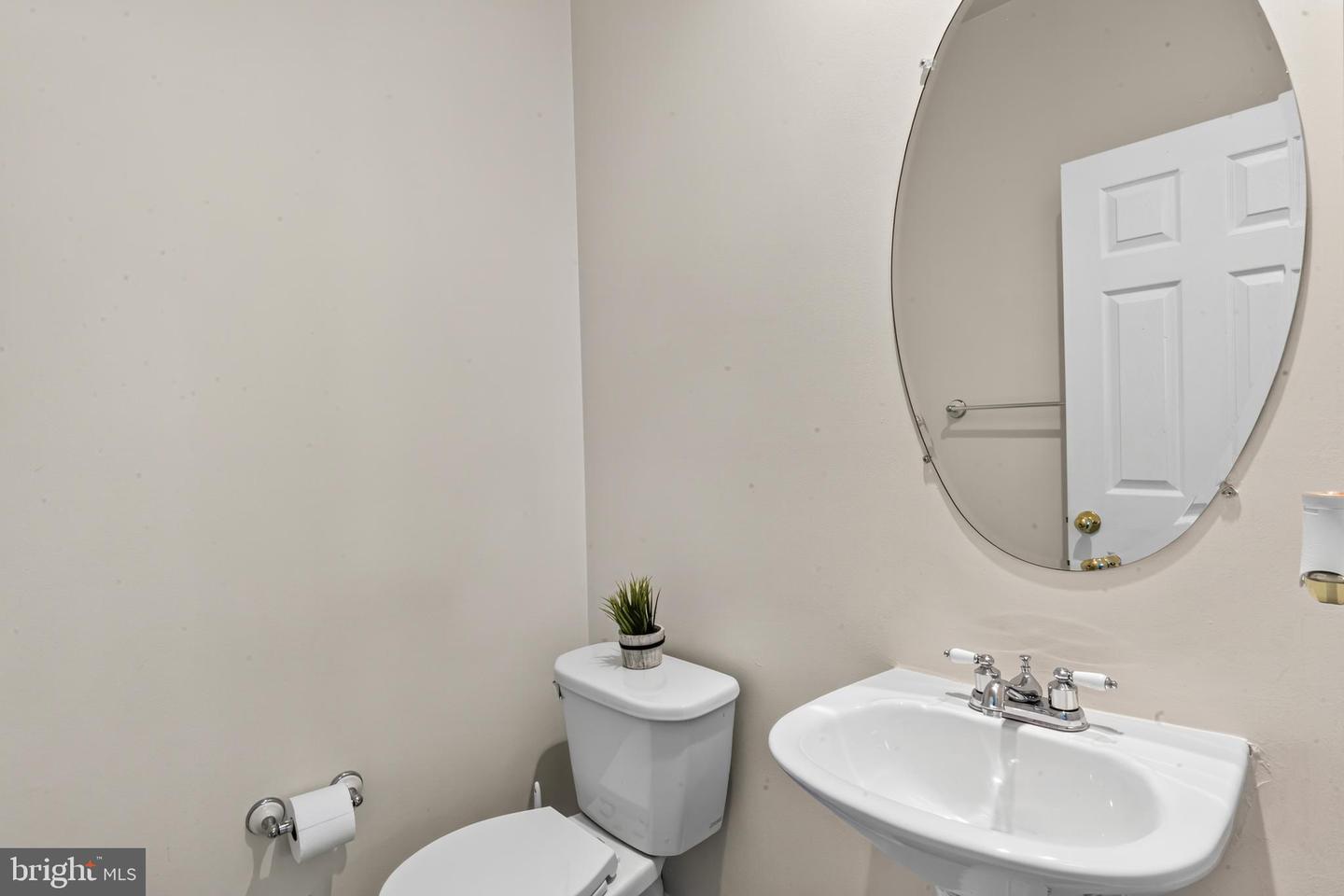 2704 Oak Leaf Ct #e Property Photo 21