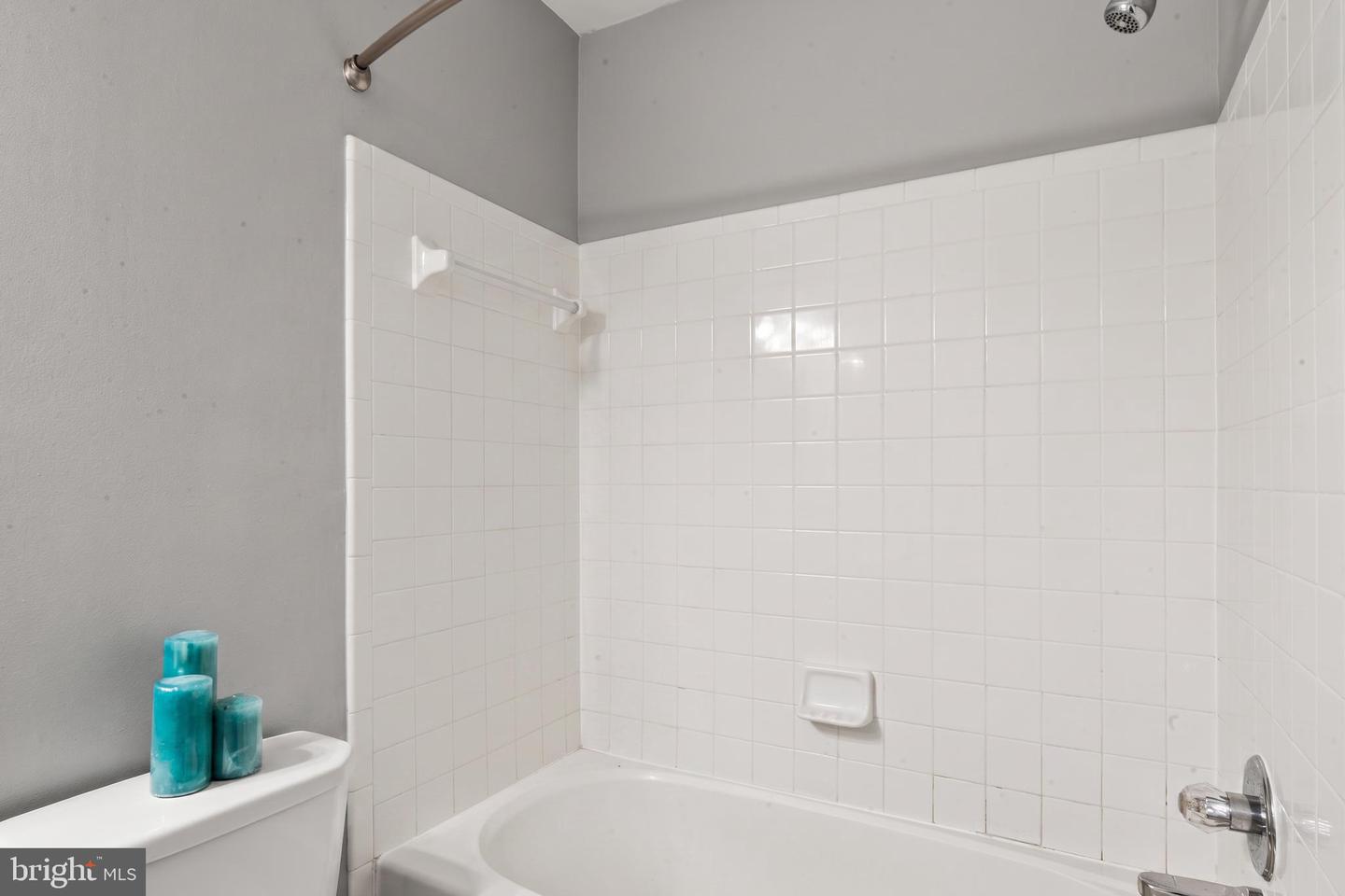 2704 Oak Leaf Ct #e Property Photo 28