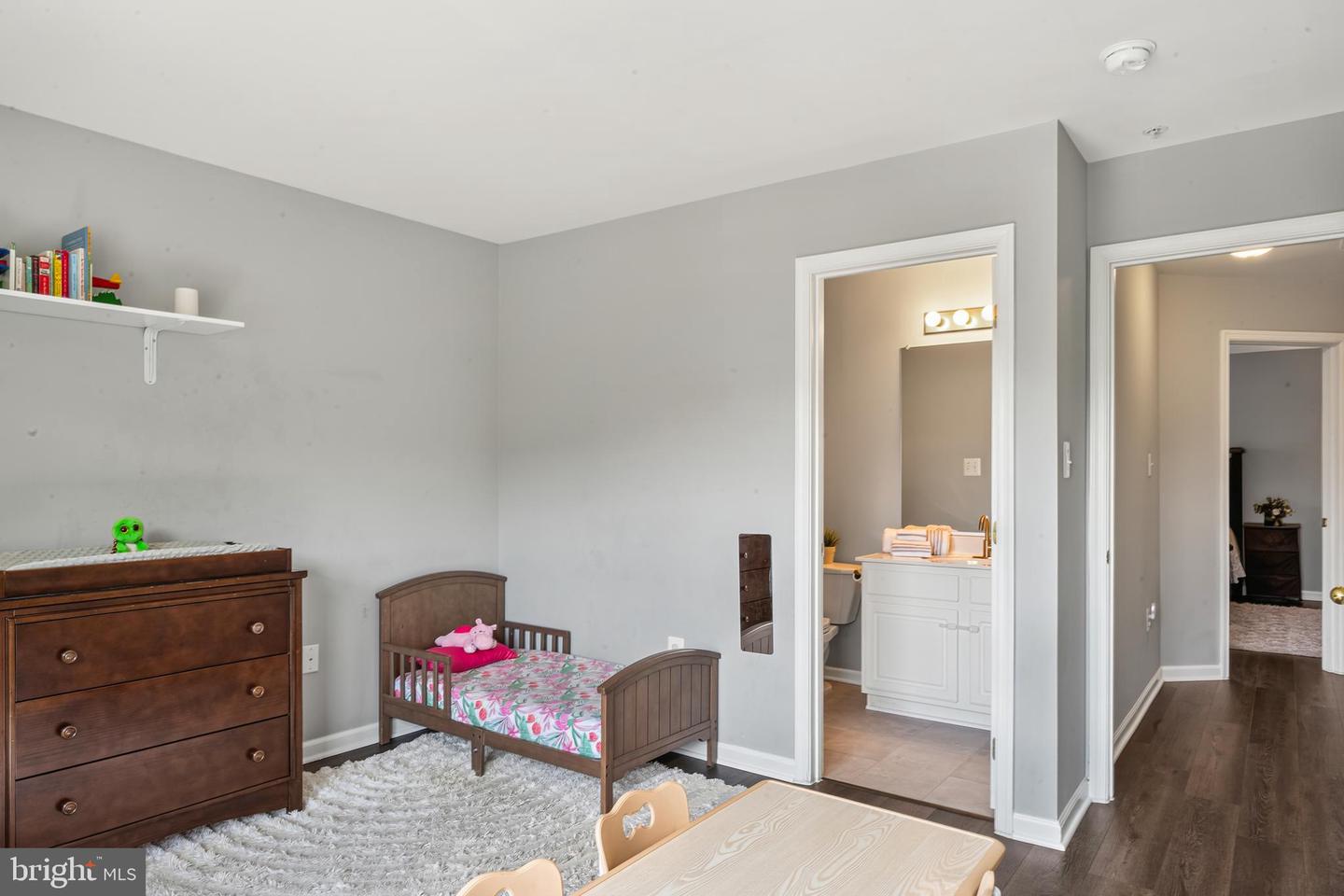 2704 Oak Leaf Ct #e Property Photo 34