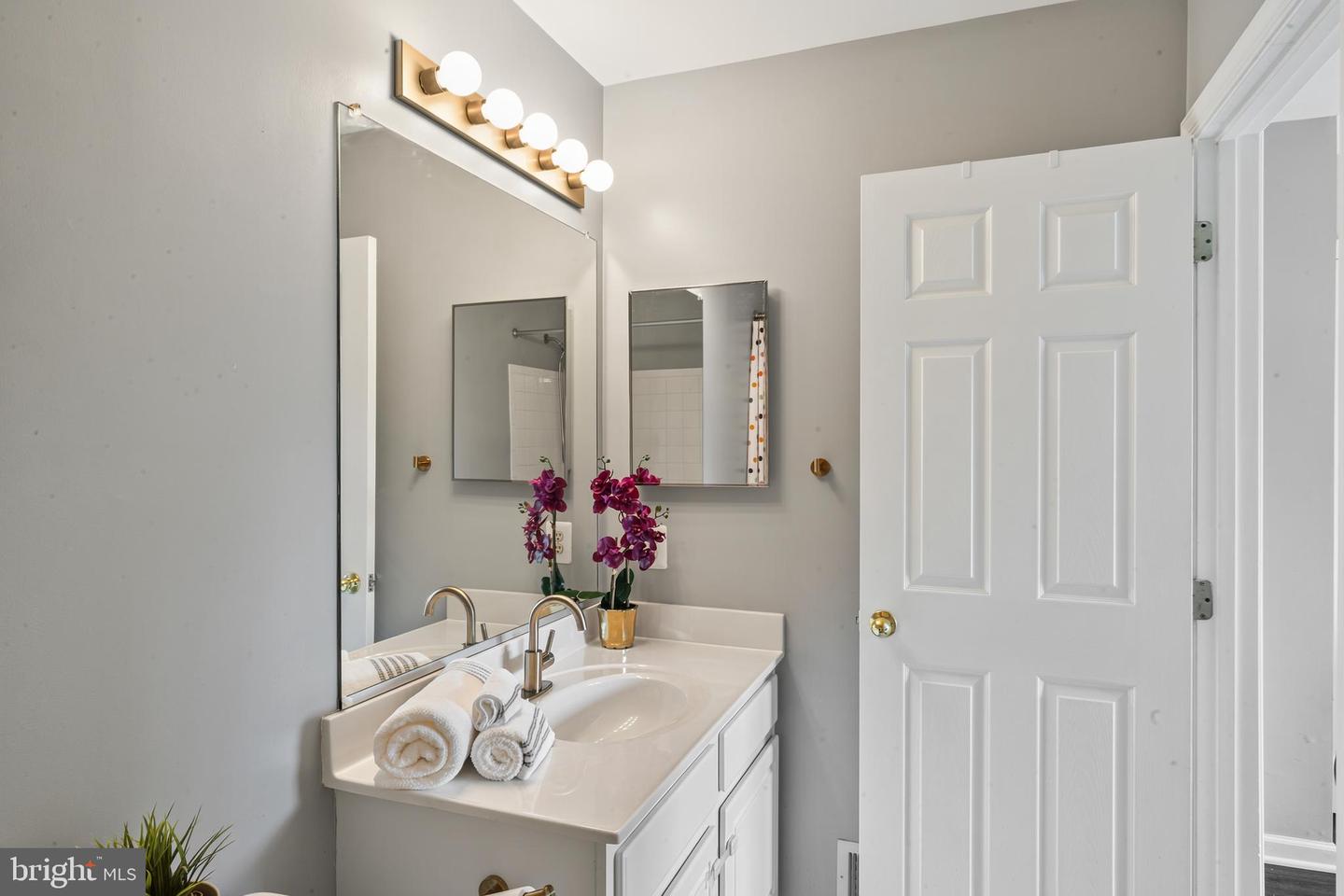 2704 Oak Leaf Ct #e Property Photo 36