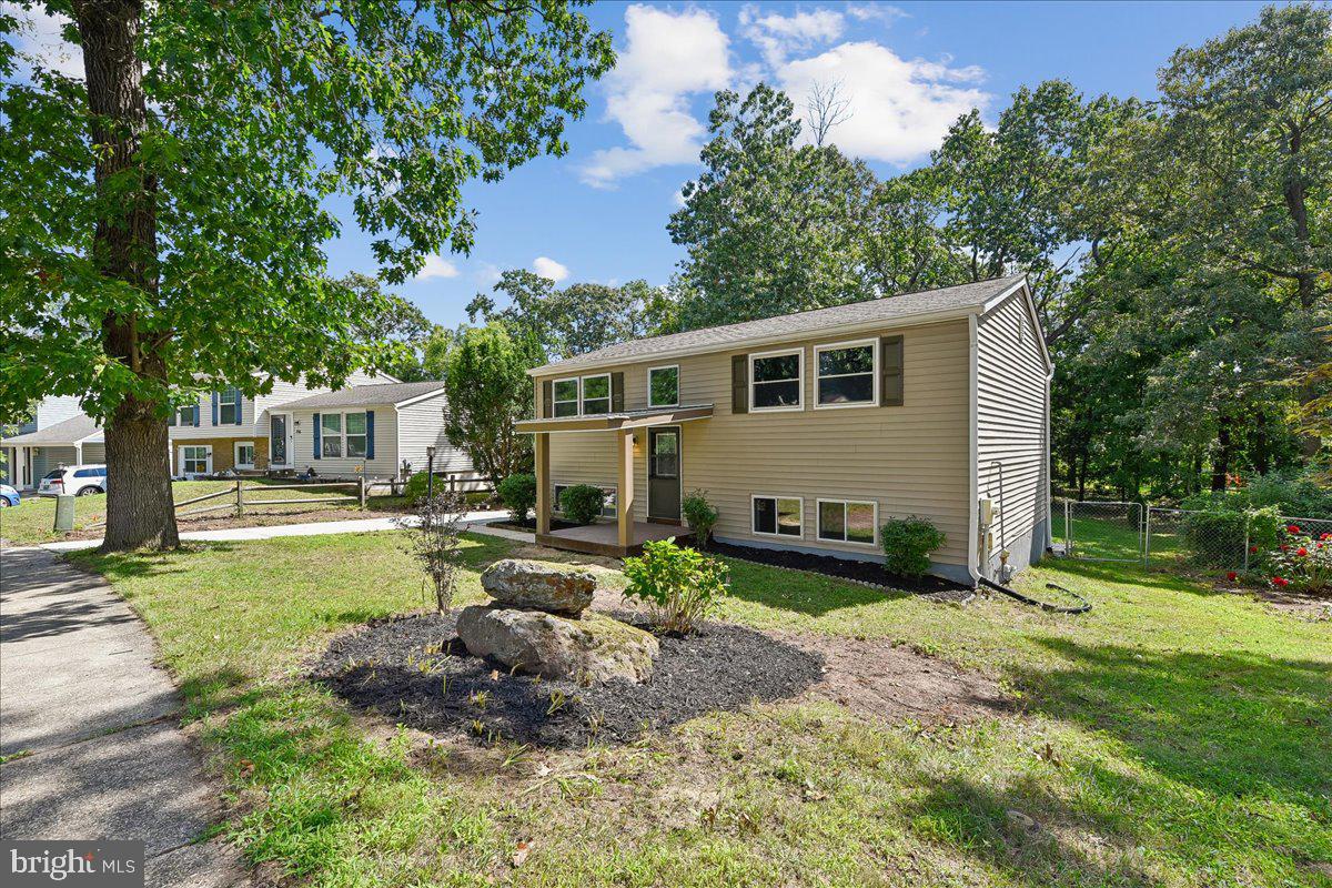 754 Hyde Park Dr Property Photo 3