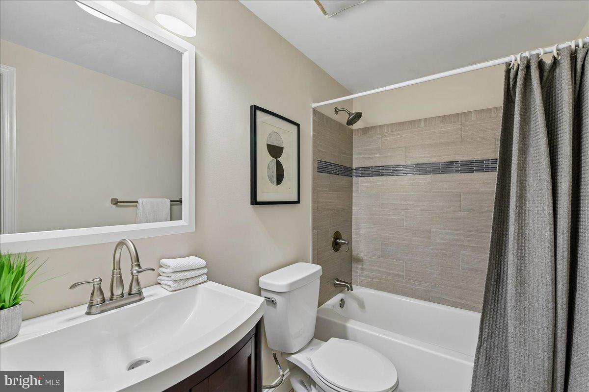 754 Hyde Park Dr Property Photo 22