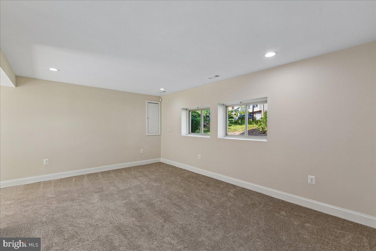 754 Hyde Park Dr Property Photo 24