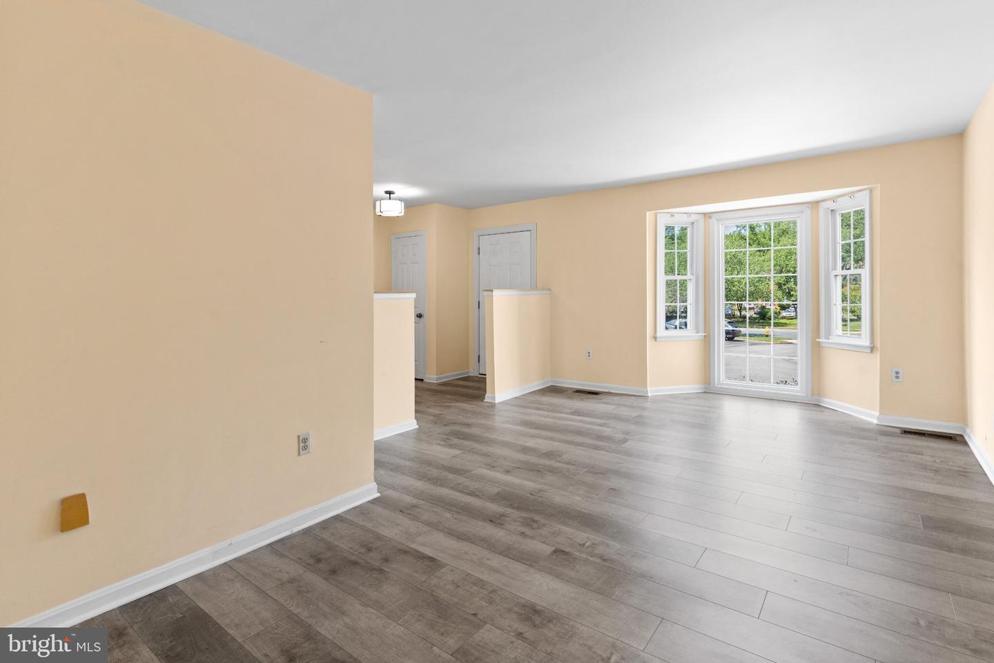 1159 Jeffrey Dr Property Photo 3