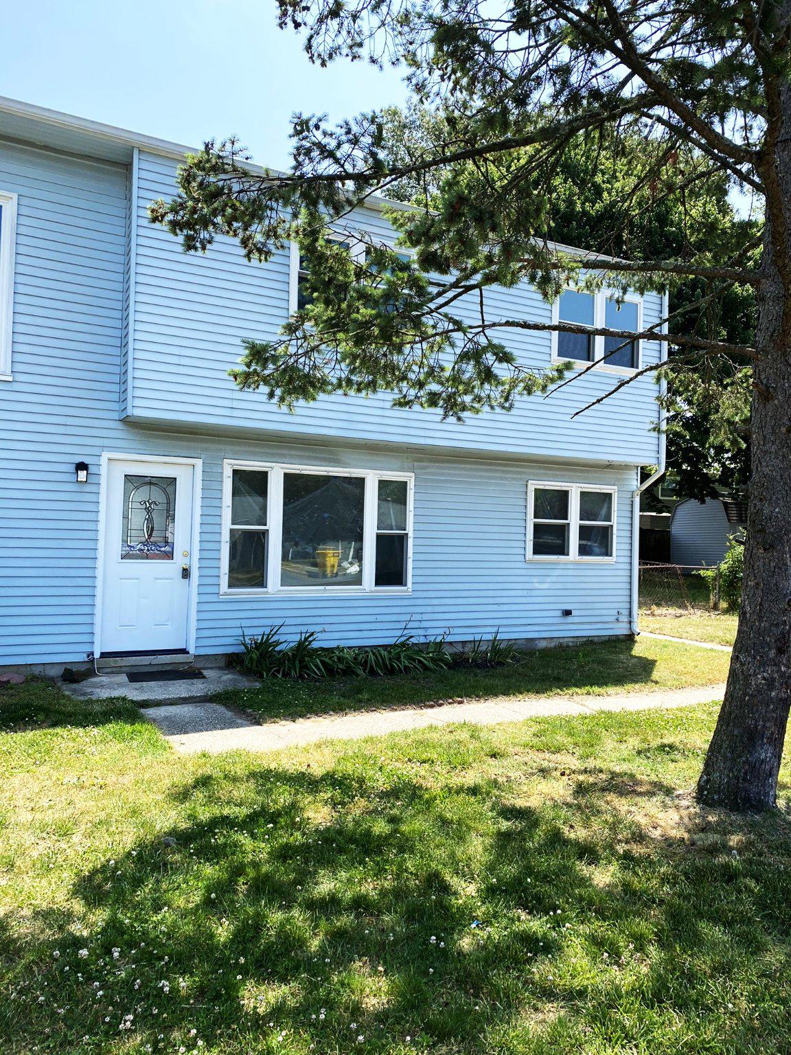 7707 QUEENS RD Property Photo 1