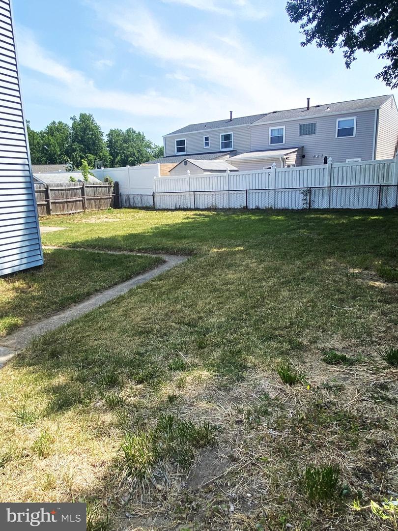 7707 Queens Rd Property Photo 3