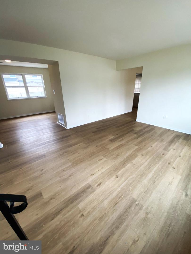 7707 Queens Rd Property Photo 5