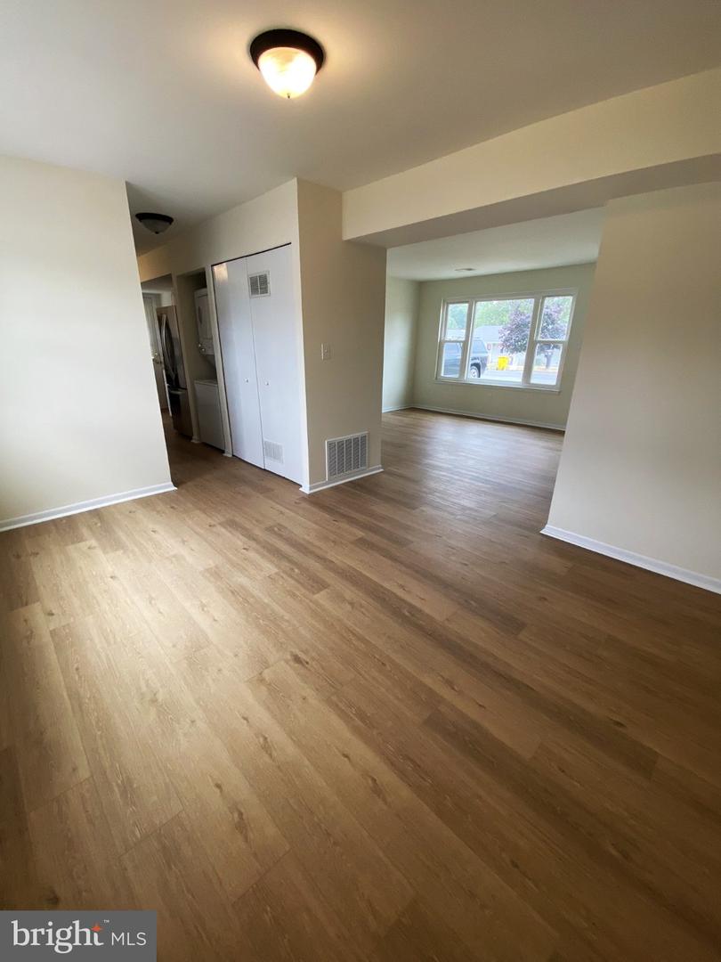 7707 Queens Rd Property Photo 7