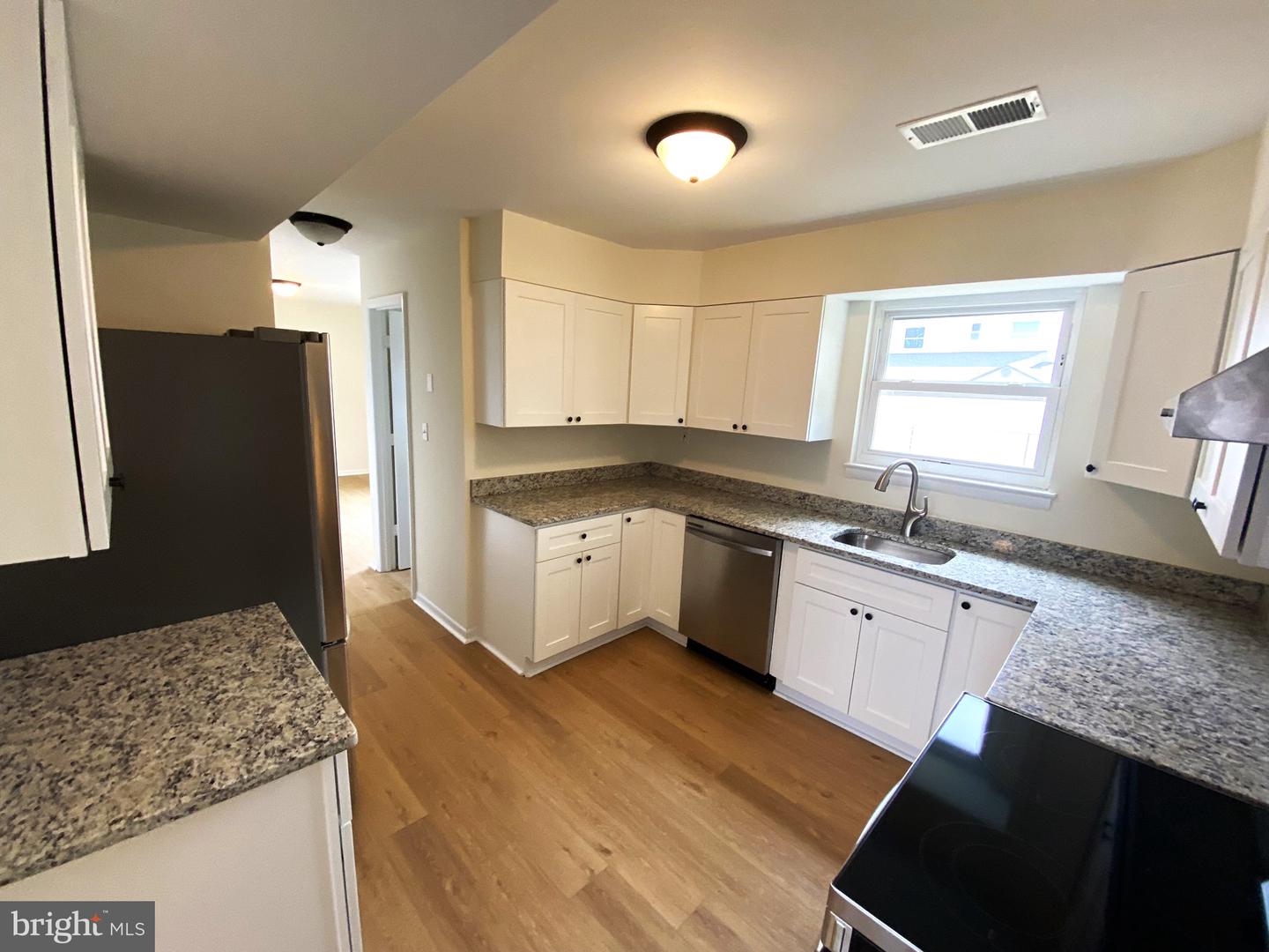 7707 Queens Rd Property Photo 10