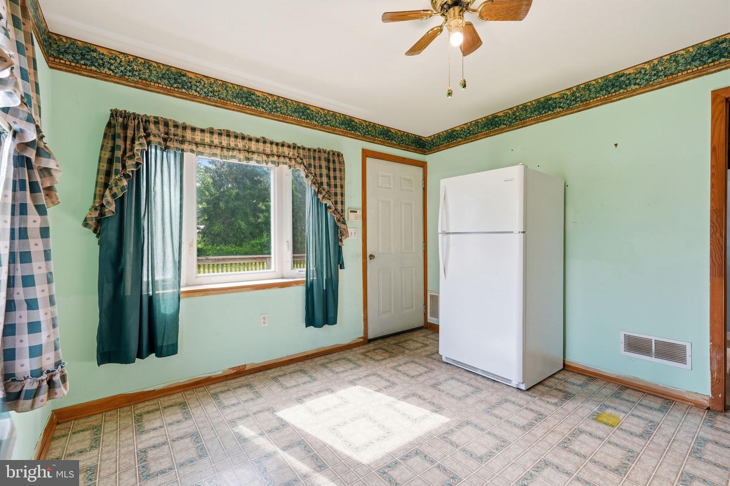 7924 Telegraph Rd Property Photo 14