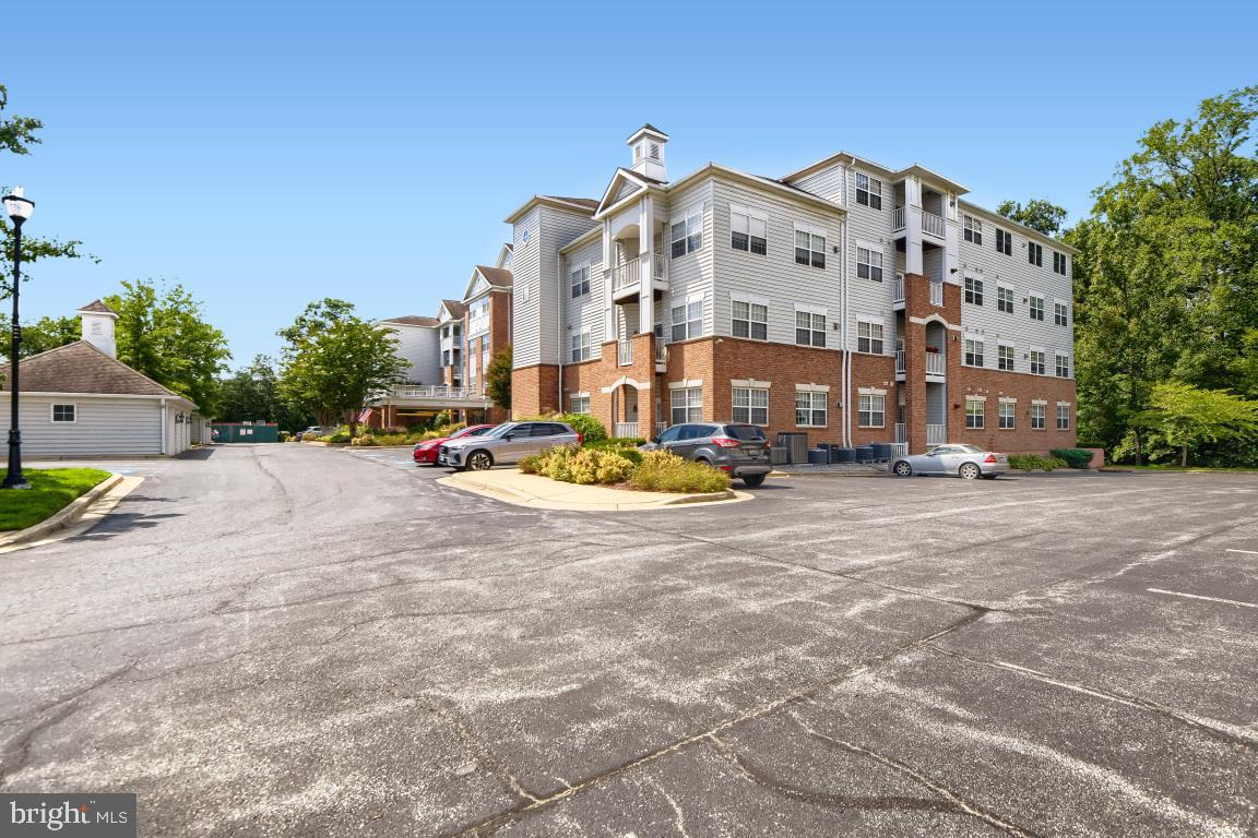 2604 Chapel Lake Dr #104 Property Photo 3