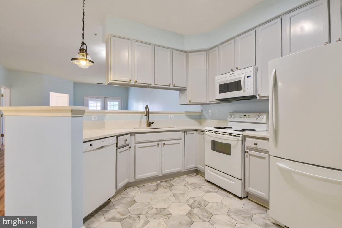 2604 Chapel Lake Dr #104 Property Photo 6