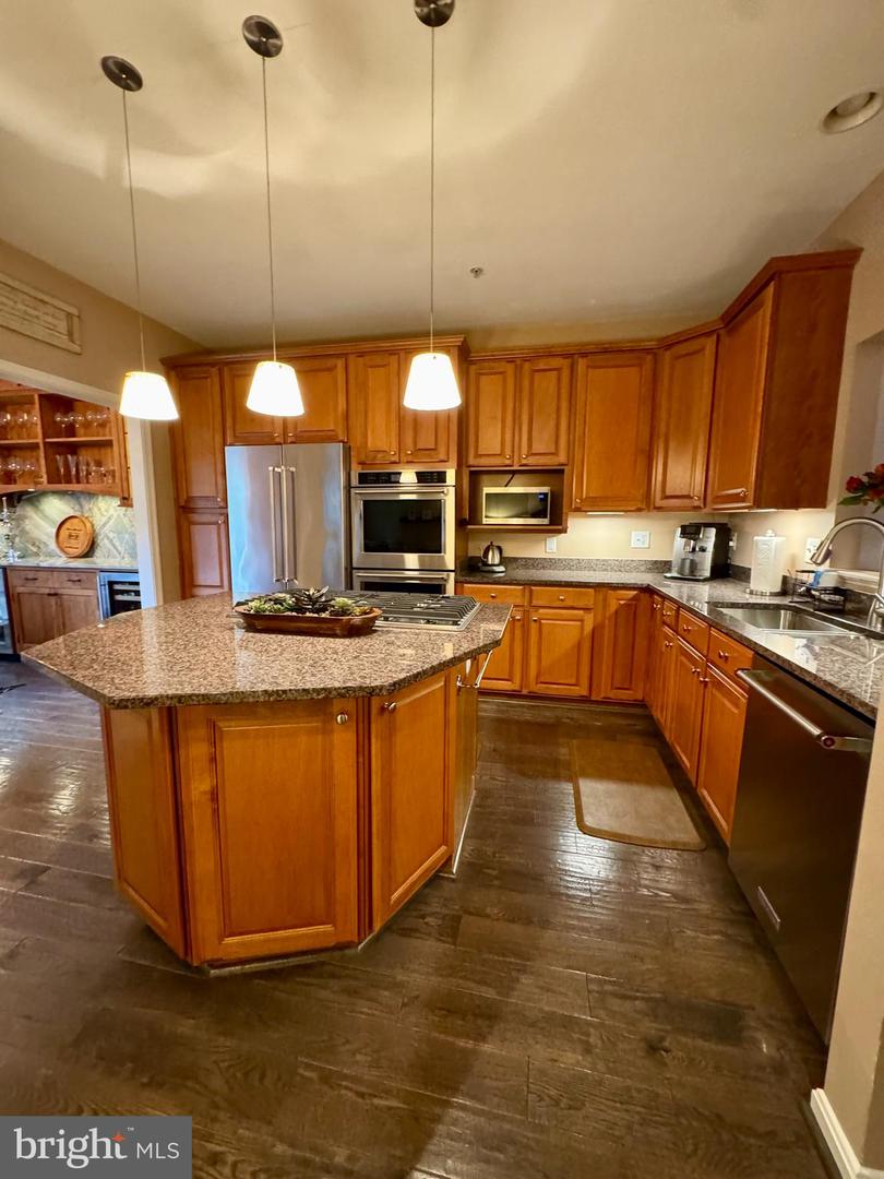 1564 Hallwood Ct Property Photo 4