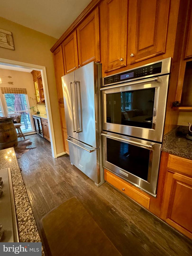 1564 Hallwood Ct Property Photo 5