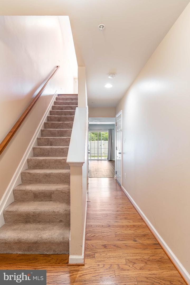 7427 Willow View Ln Property Photo 10