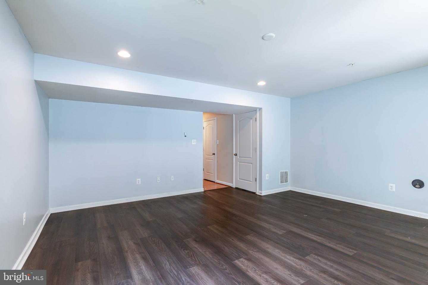 7427 Willow View Ln Property Photo 12
