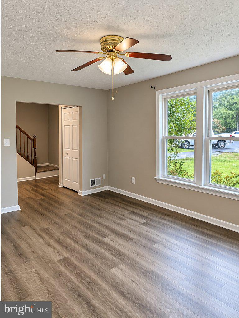 5602 Lee Way Ct Property Photo 4