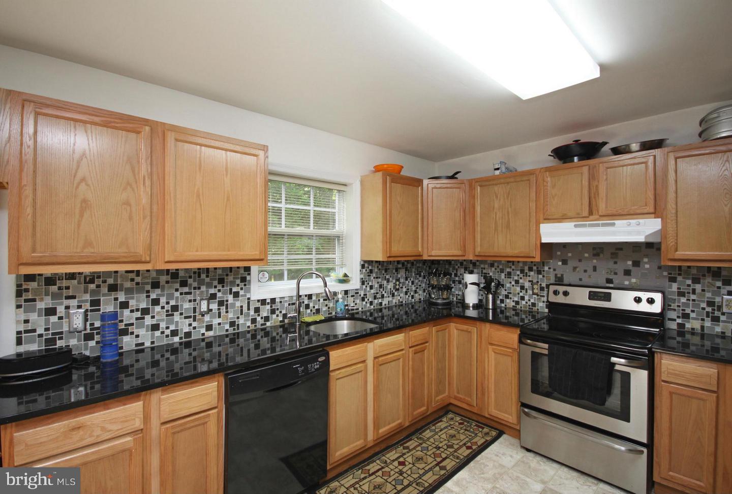 8111 Beverly Rd Property Photo 2