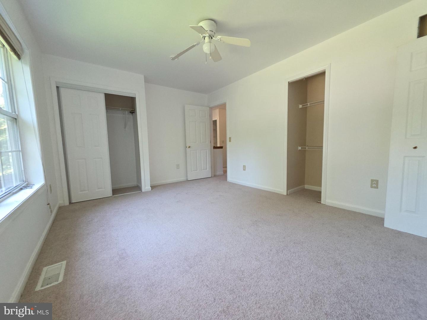 8111 Beverly Rd Property Photo 5