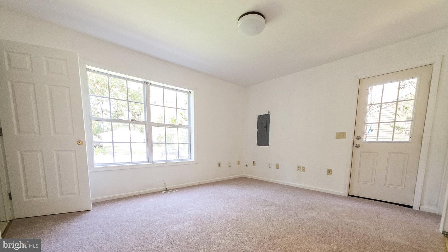 8111 Beverly Rd Property Photo 13