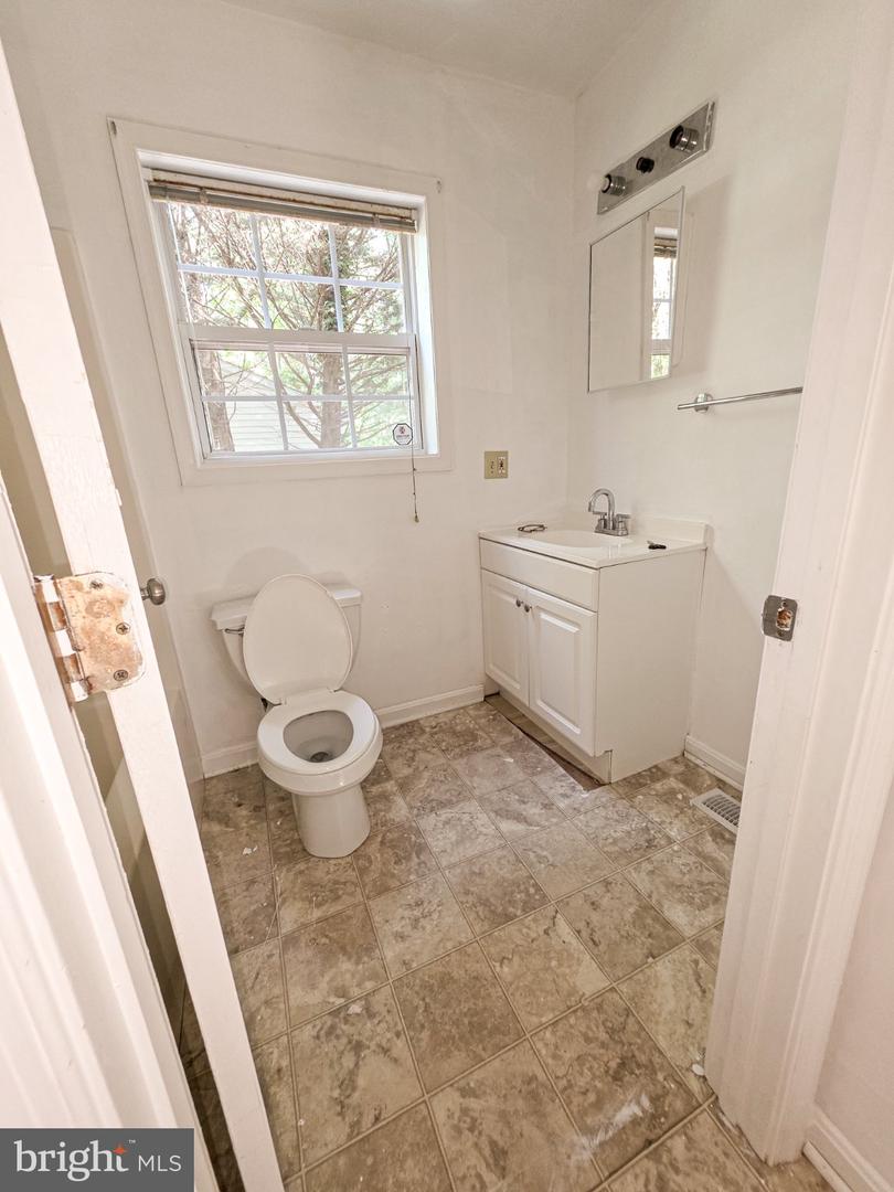 8111 Beverly Rd Property Photo 18