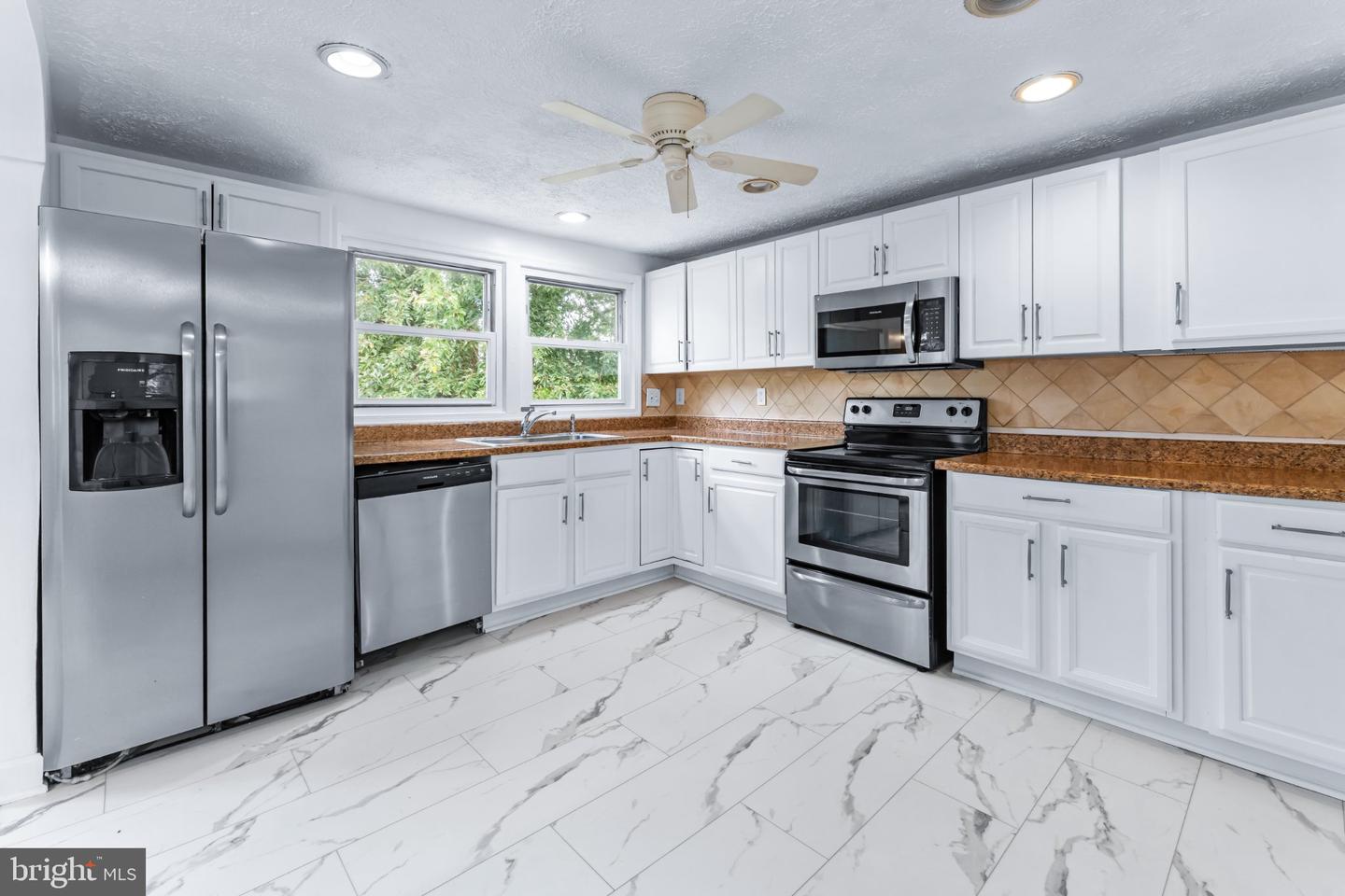 3585 Riva Rd Property Photo 14