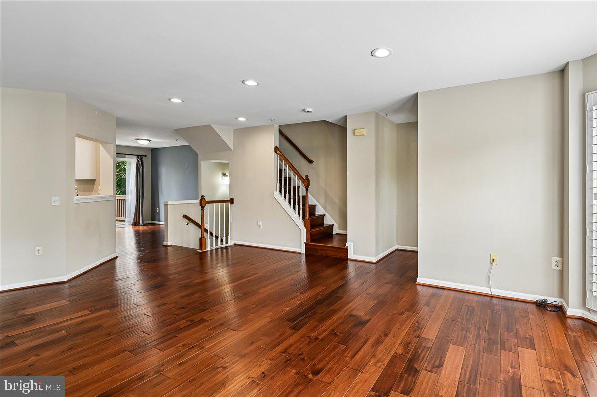 706 Howards Loop Property Photo 7