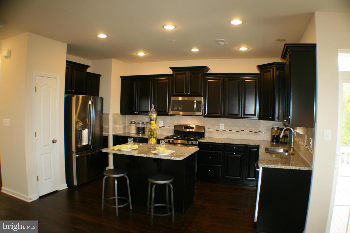 1610 Sun High Ter Property Photo 5