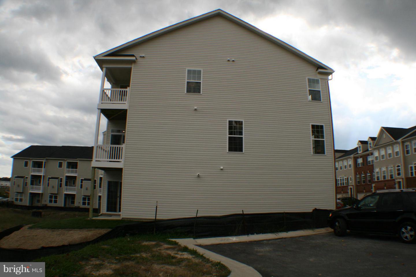1610 Sun High Ter Property Photo 22