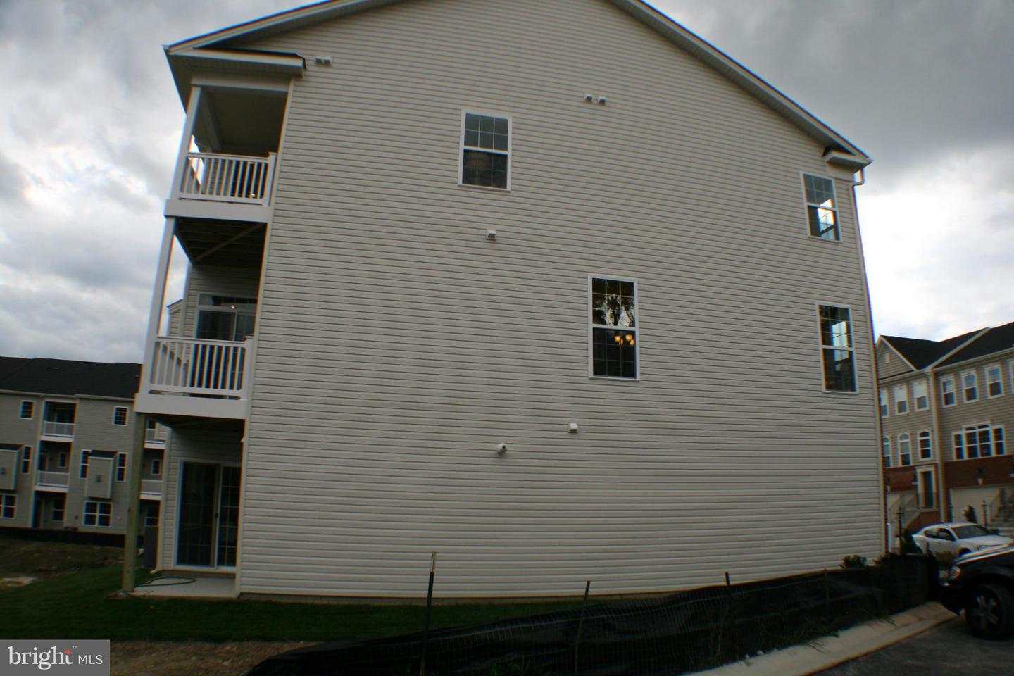 1610 Sun High Ter Property Photo 23