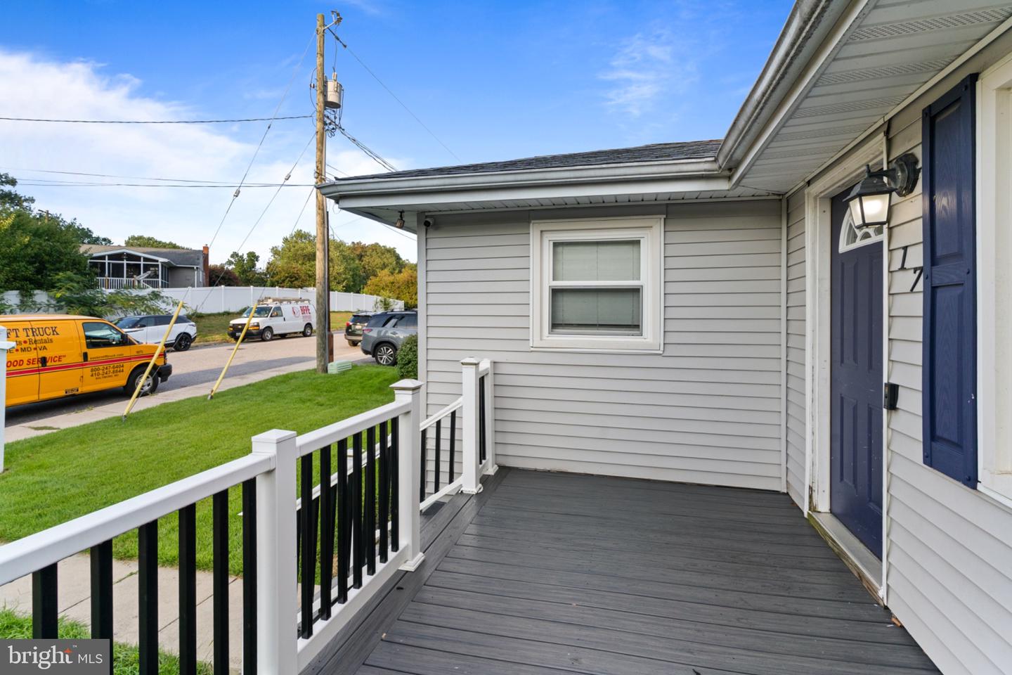 17 Willowdale Ave Property Photo 2