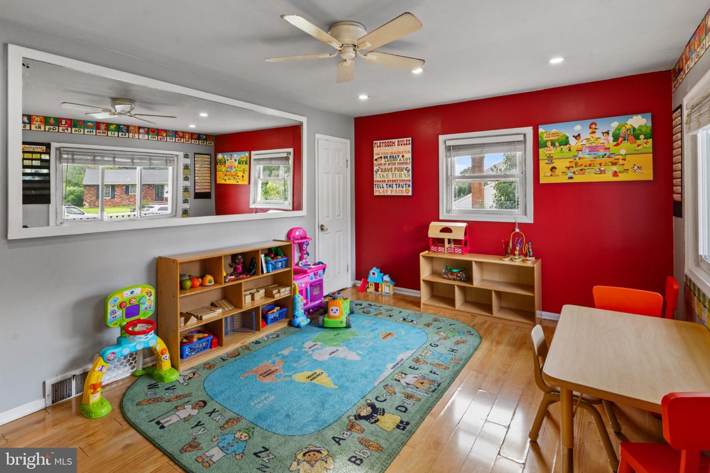 17 Willowdale Ave Property Photo 3