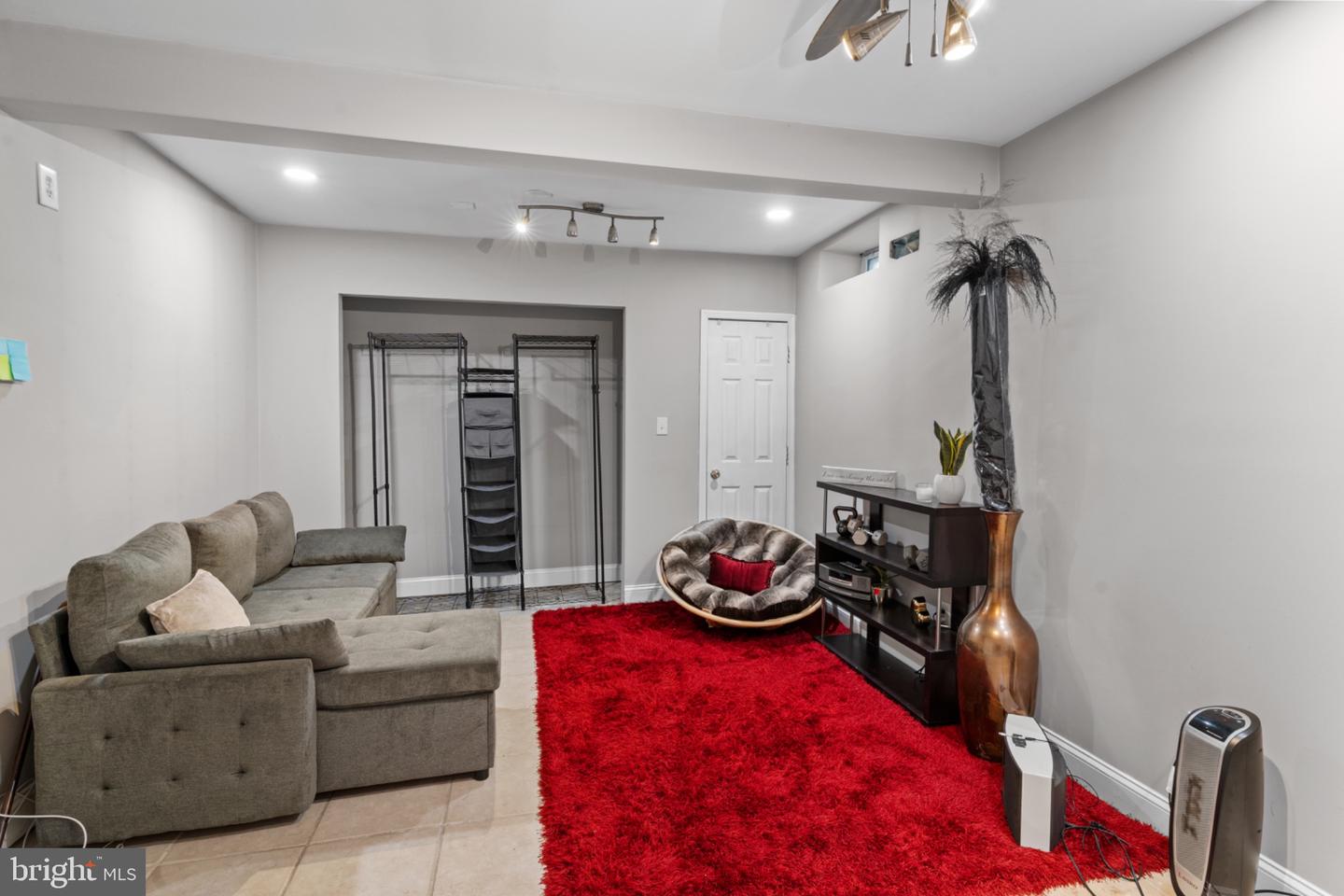 17 Willowdale Ave Property Photo 12