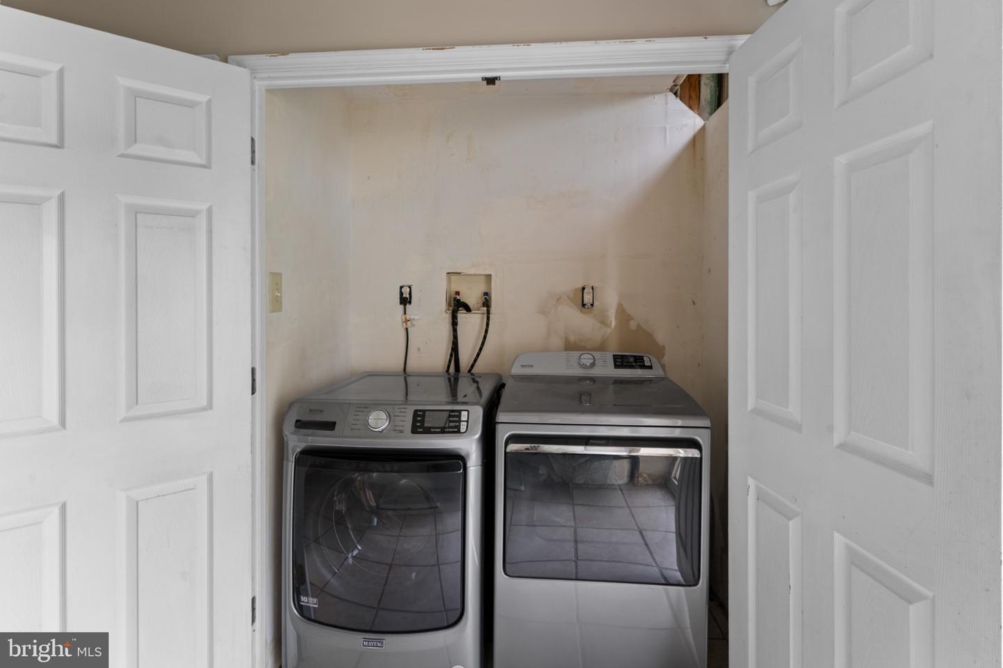 17 Willowdale Ave Property Photo 14