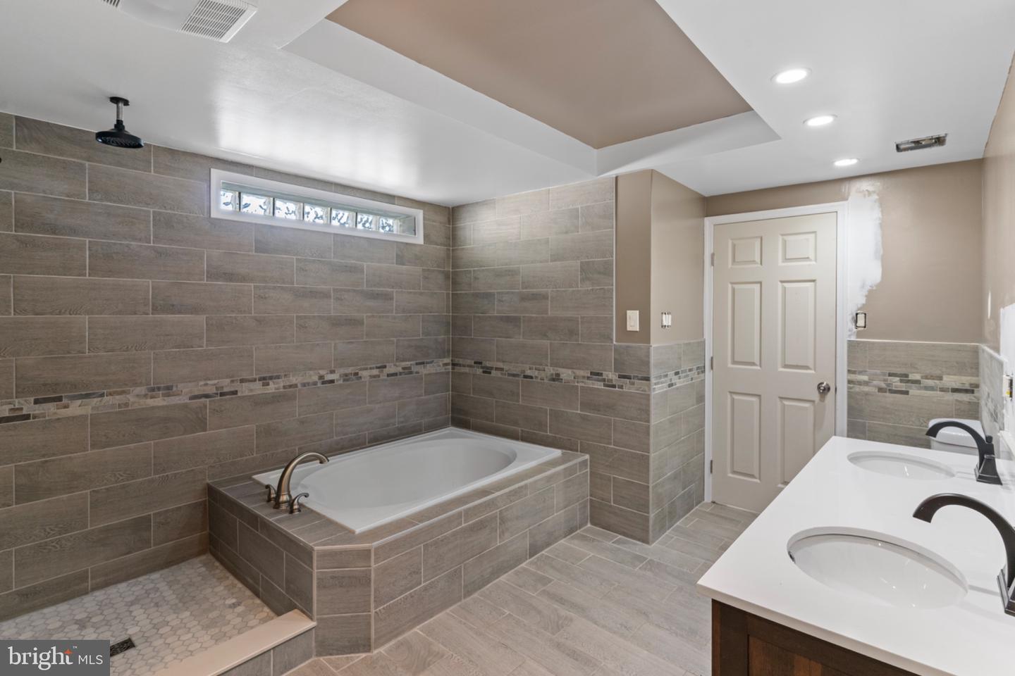 17 Willowdale Ave Property Photo 15