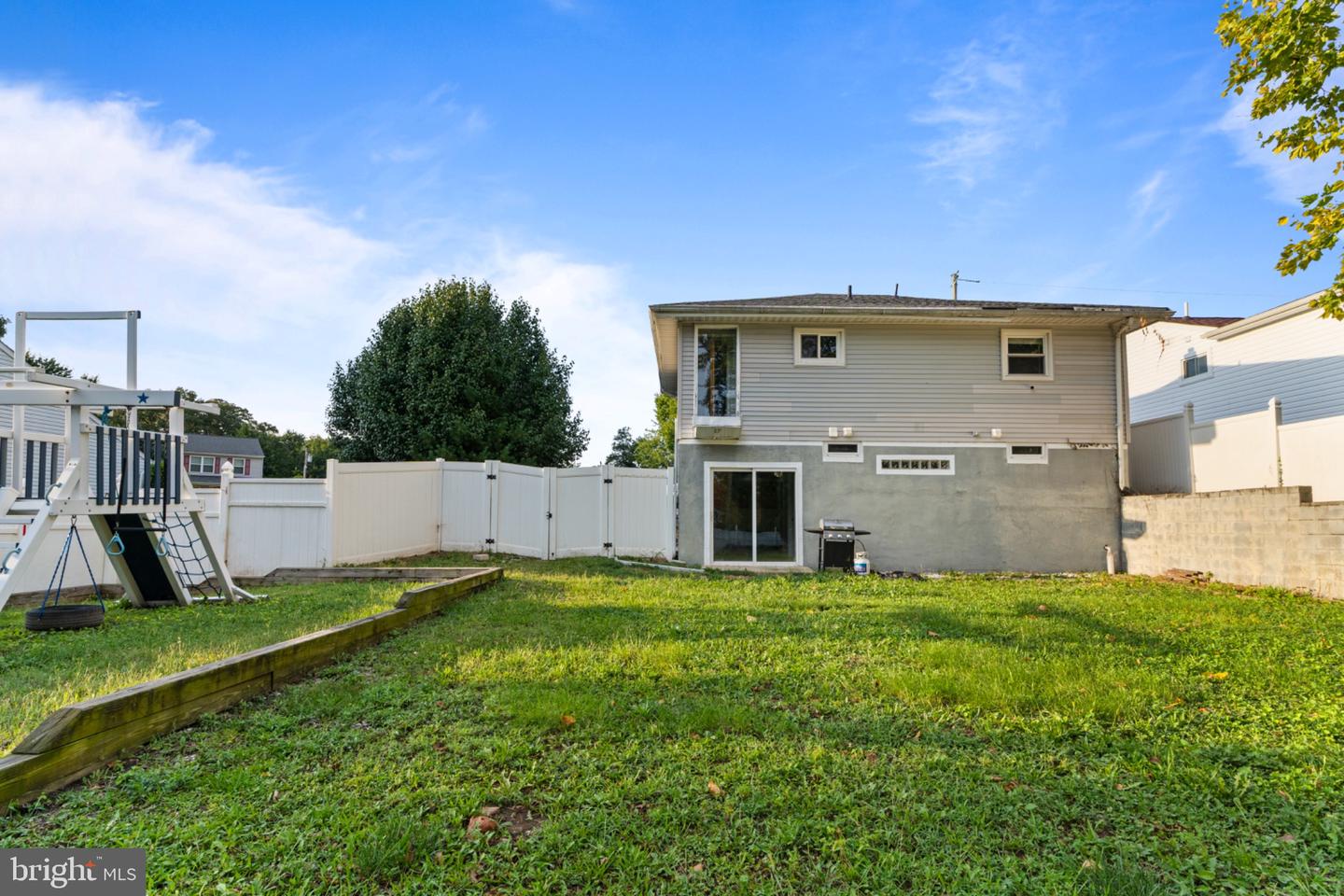 17 Willowdale Ave Property Photo 18