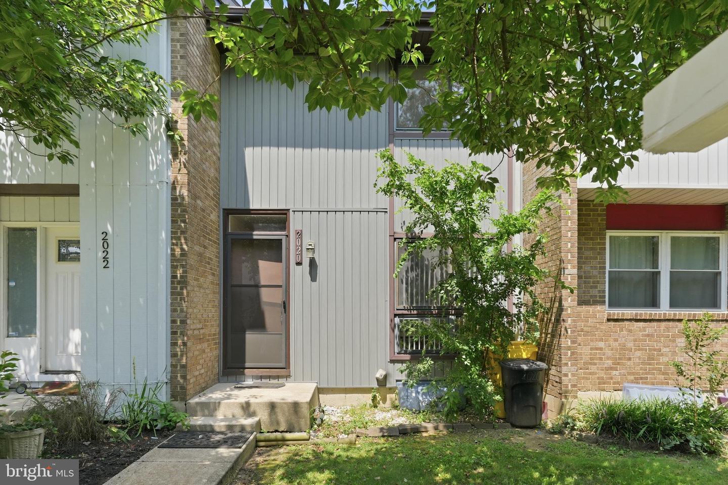 2020 Cambridge Dr Property Photo 1