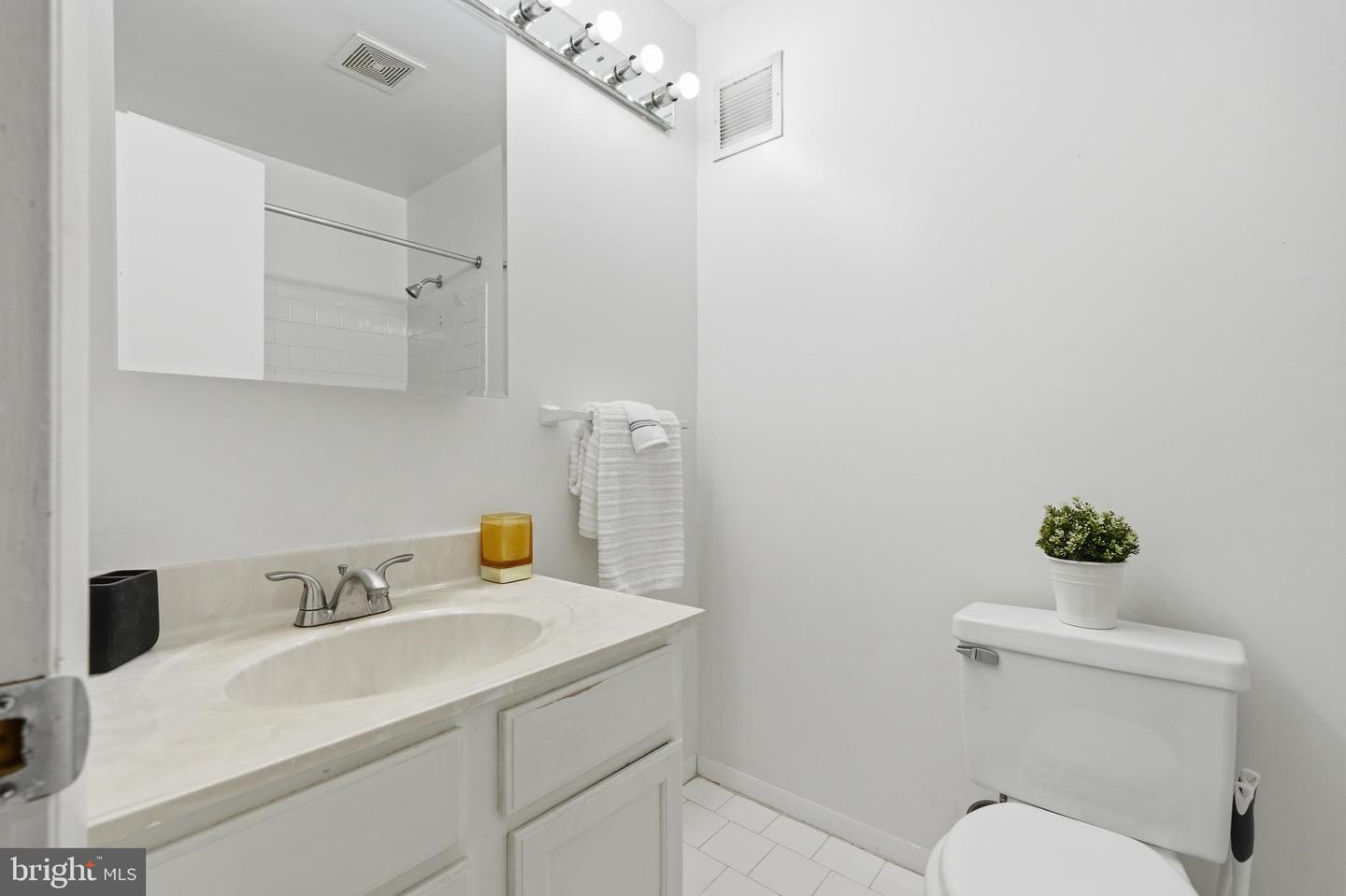 2020 Cambridge Dr Property Photo 17