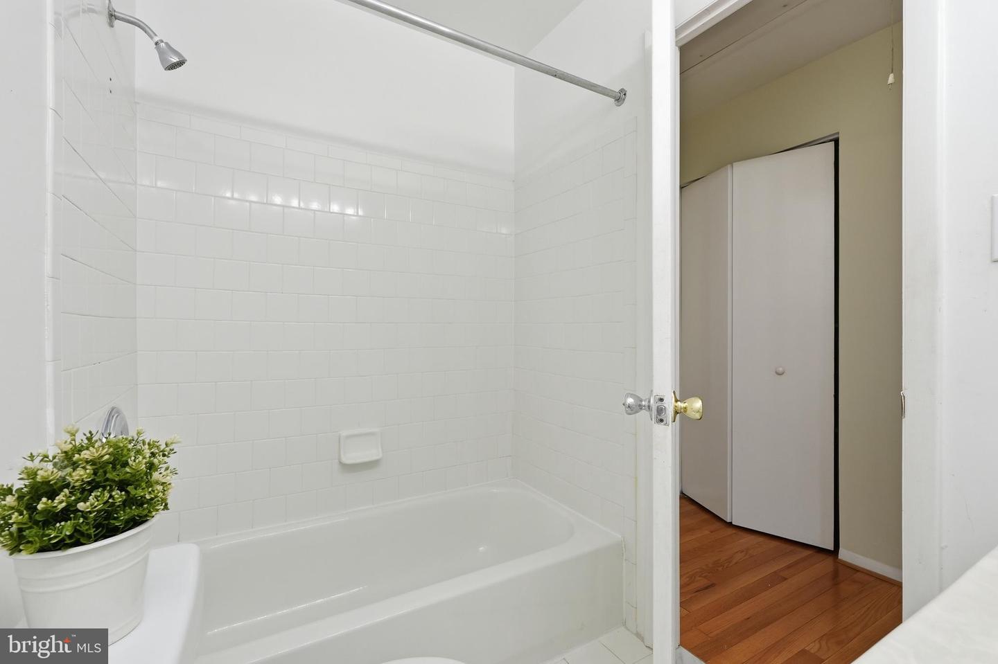 2020 Cambridge Dr Property Photo 18
