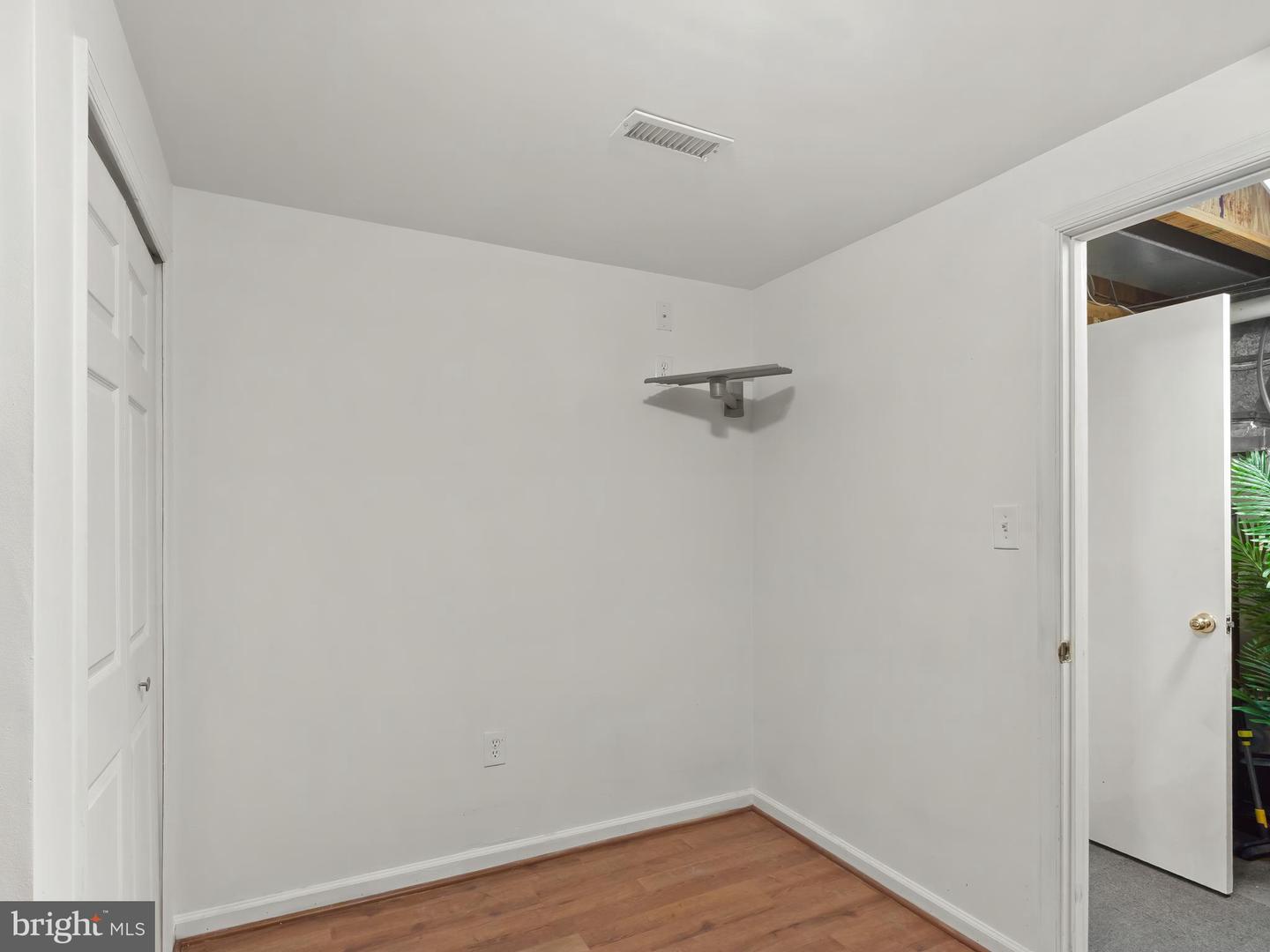 629 Lions Gate Ln Property Photo 32