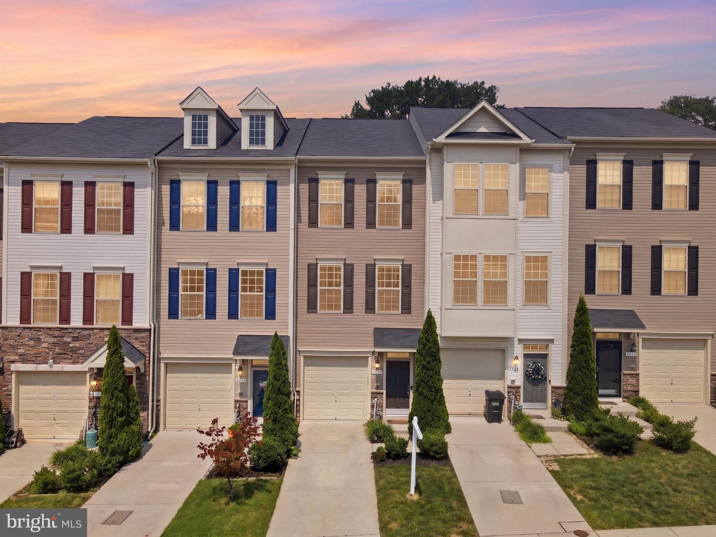 8132 HOLLOW CT